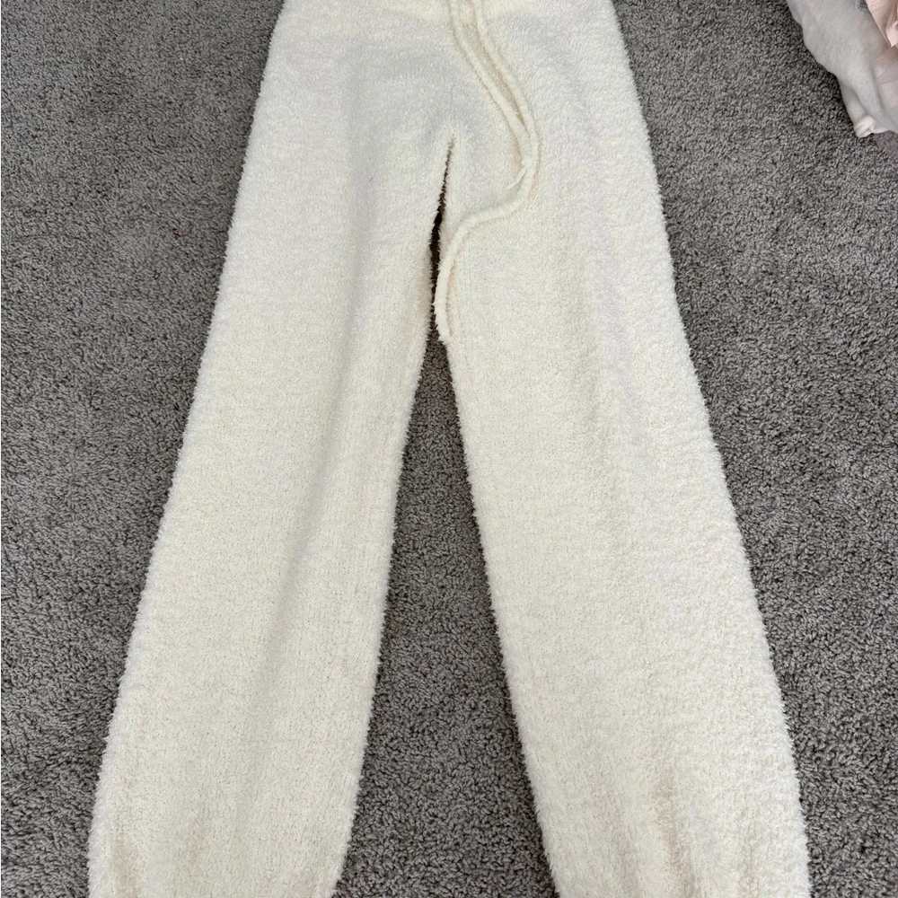 Skims Cozy Cream Fuzzy Knit Joggers - Picture 5 of 10